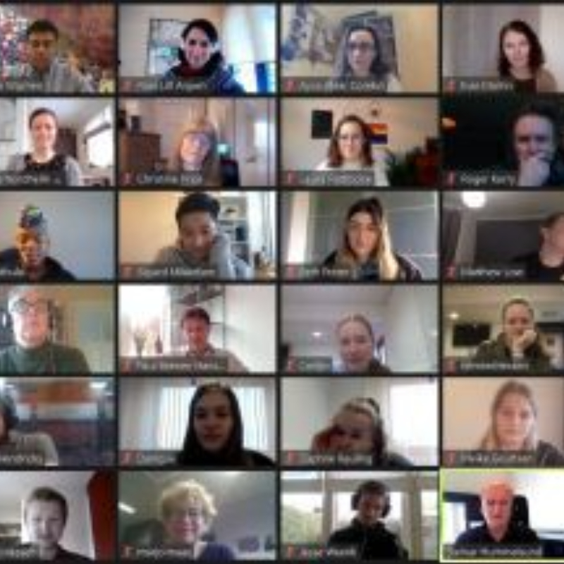 This image has an empty alt attribute; its file name is webinar.jpg